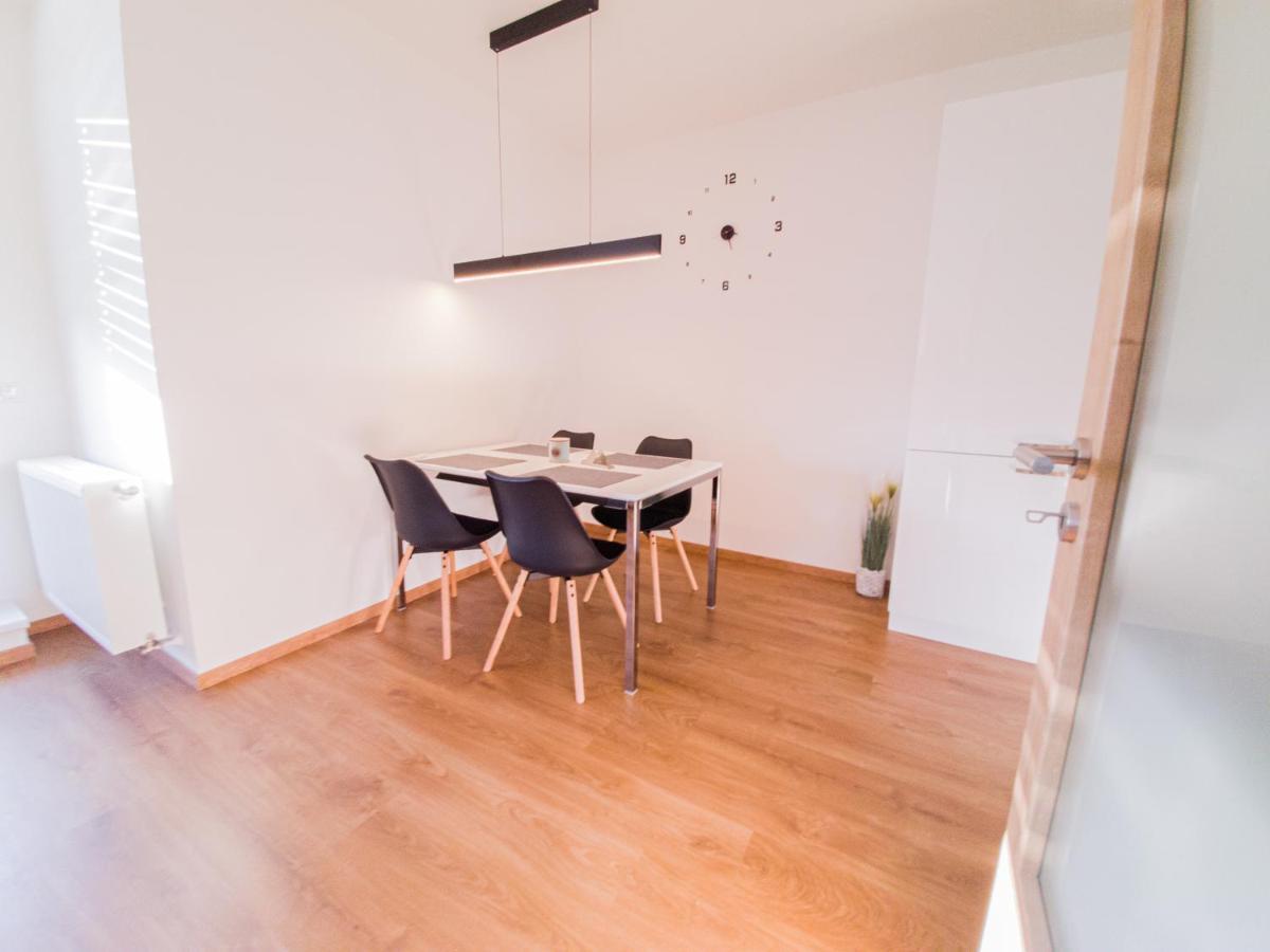 Apartmán Modern Flat With Large Terrace Hradec Králové Exteriér fotografie