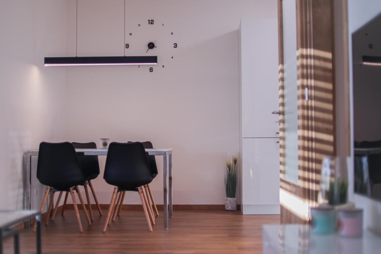 Apartmán Modern Flat With Large Terrace Hradec Králové Exteriér fotografie