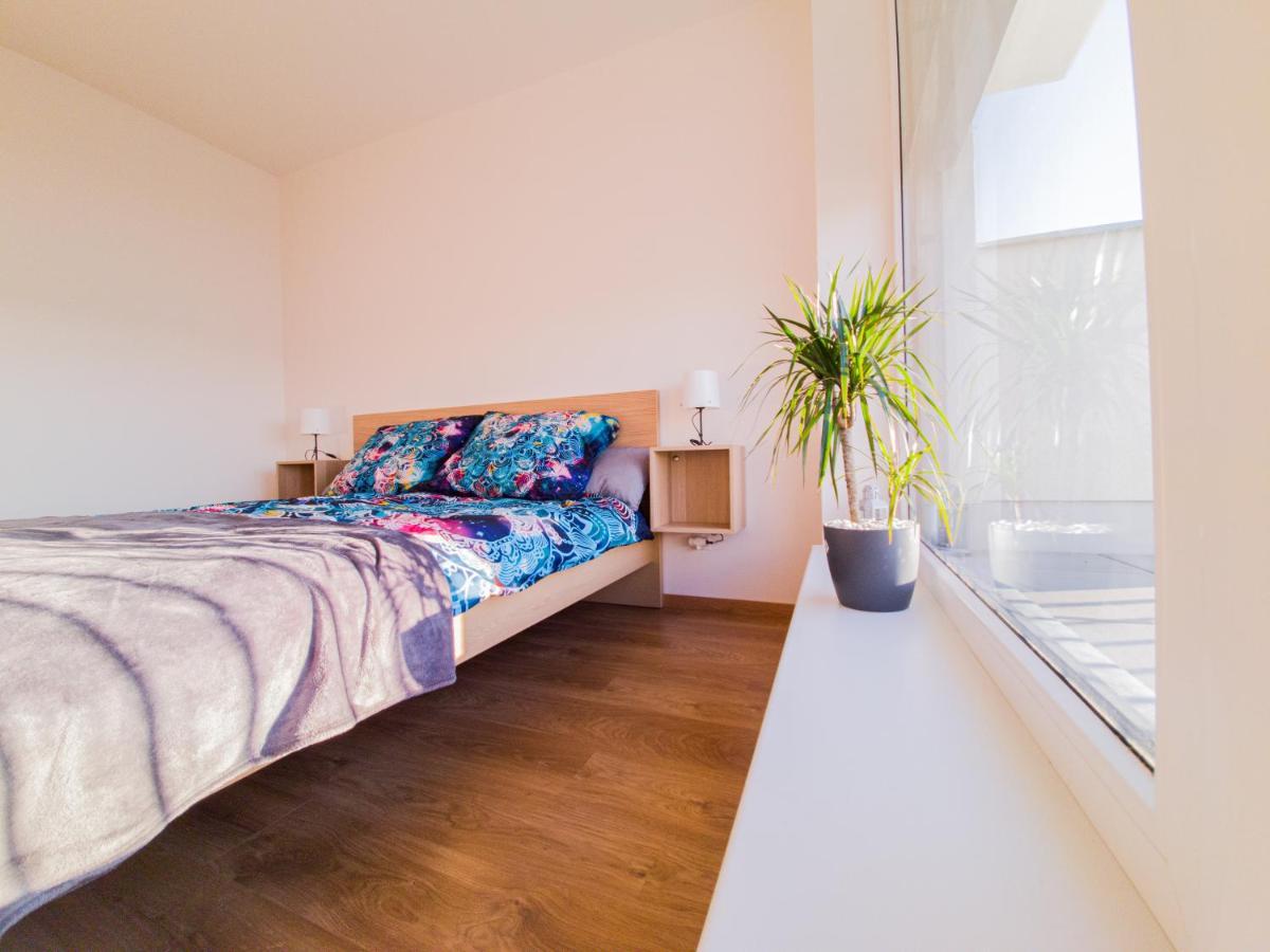 Apartmán Modern Flat With Large Terrace Hradec Králové Exteriér fotografie