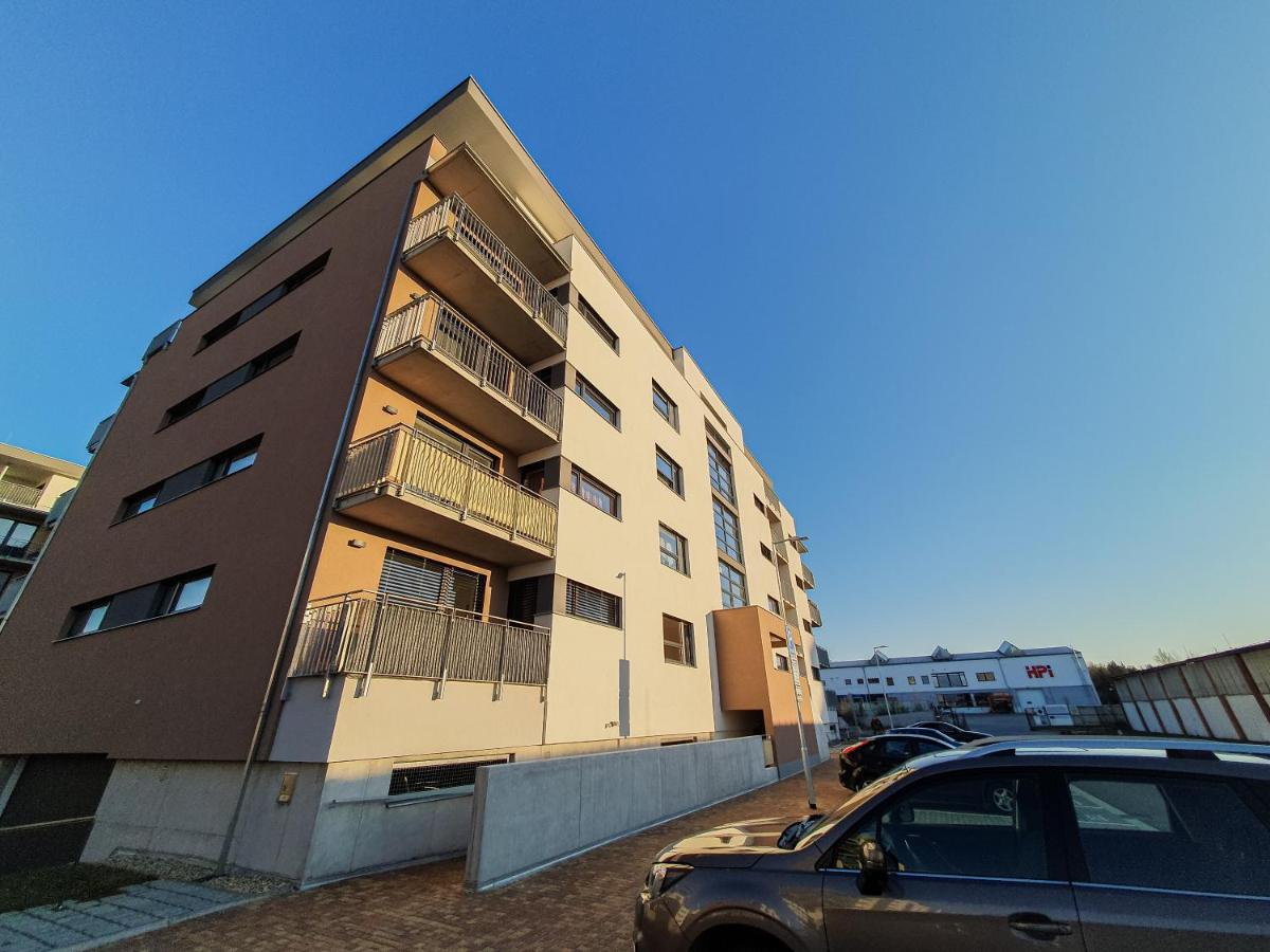 Apartmán Modern Flat With Large Terrace Hradec Králové Exteriér fotografie