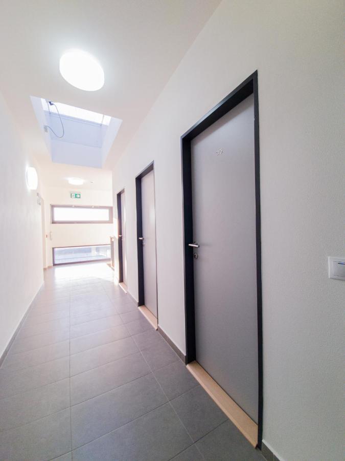 Apartmán Modern Flat With Large Terrace Hradec Králové Exteriér fotografie