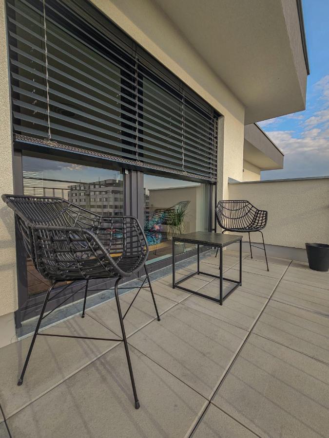 Apartmán Modern Flat With Large Terrace Hradec Králové Exteriér fotografie