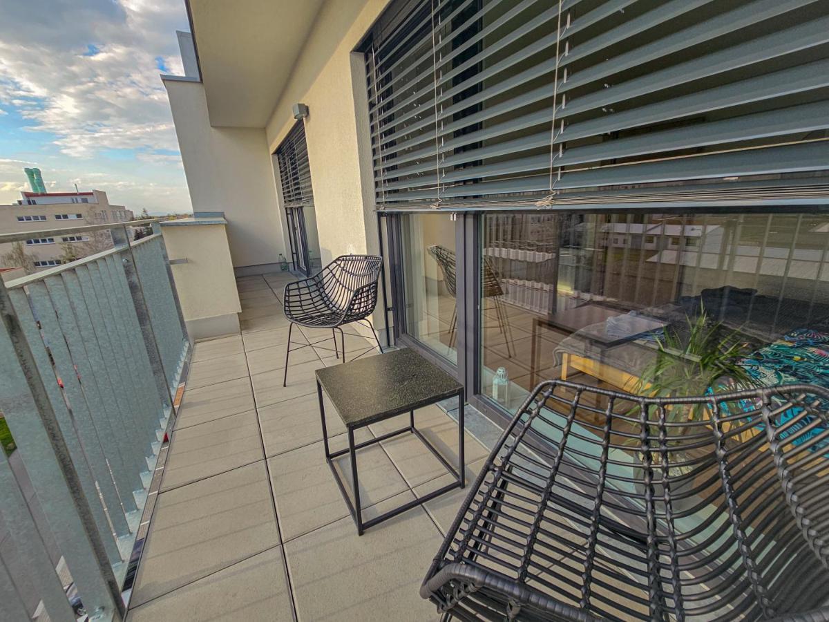 Apartmán Modern Flat With Large Terrace Hradec Králové Exteriér fotografie